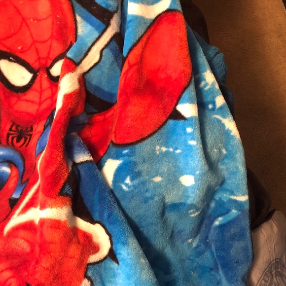 Colorful Superhero squad throw - Picture 6 of 9